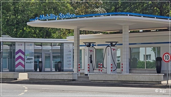 VW ID.3 an der e-Tanke mit Schnelllades�ulen