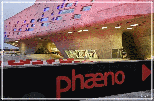 Phaeno mit Alien-Besuch
